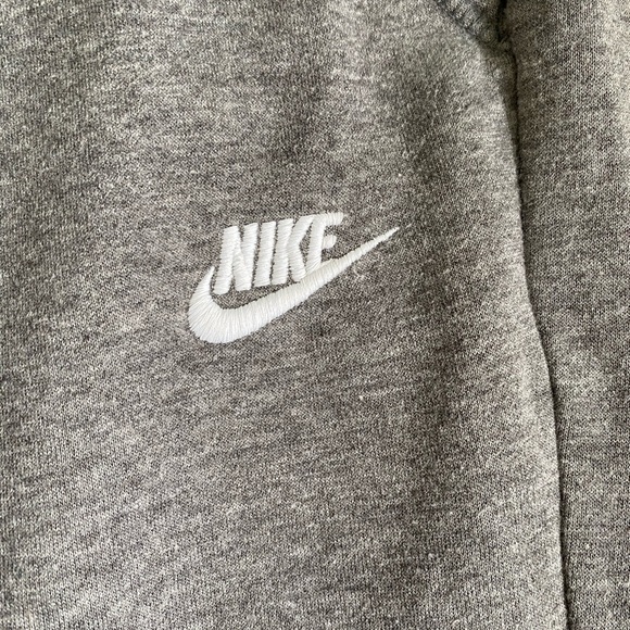 Nike Capris Grey Sweatpants - Picture 6 of 8